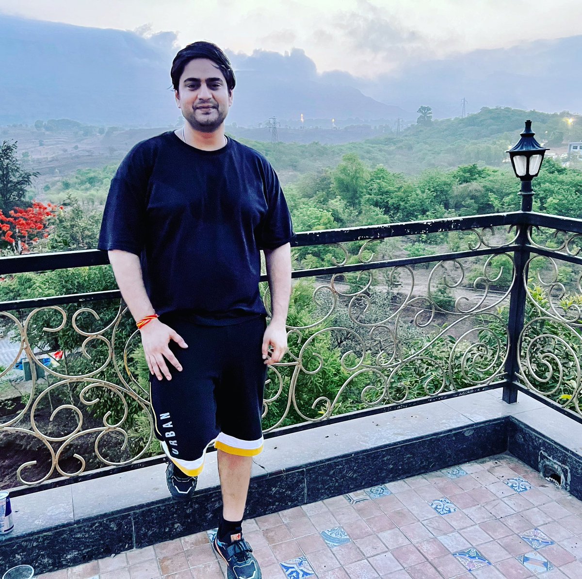 Sunrise vibe ☀️ 
Igatpuri see you soon❤️
#travellife #travellifestyle #morningbliss #vibe #chilltime #friends #love #fun #amitmishra