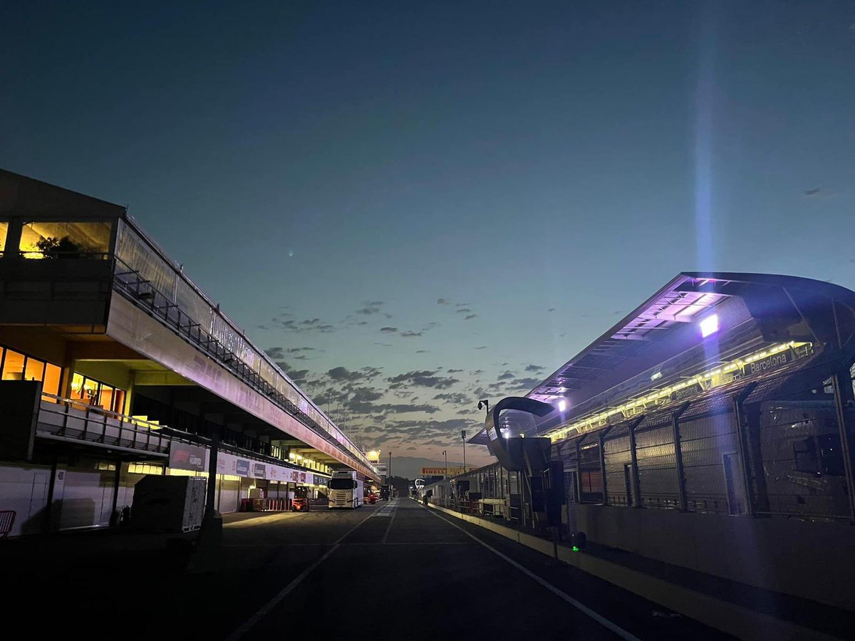 Good morning from our Special Operations Team in Barcelona!

They're all ready and set up for the Formula 1 Event this weekend. 

#Sunrise #Sunshine #Barcelona #Formula1 #Team #SpecialOperations