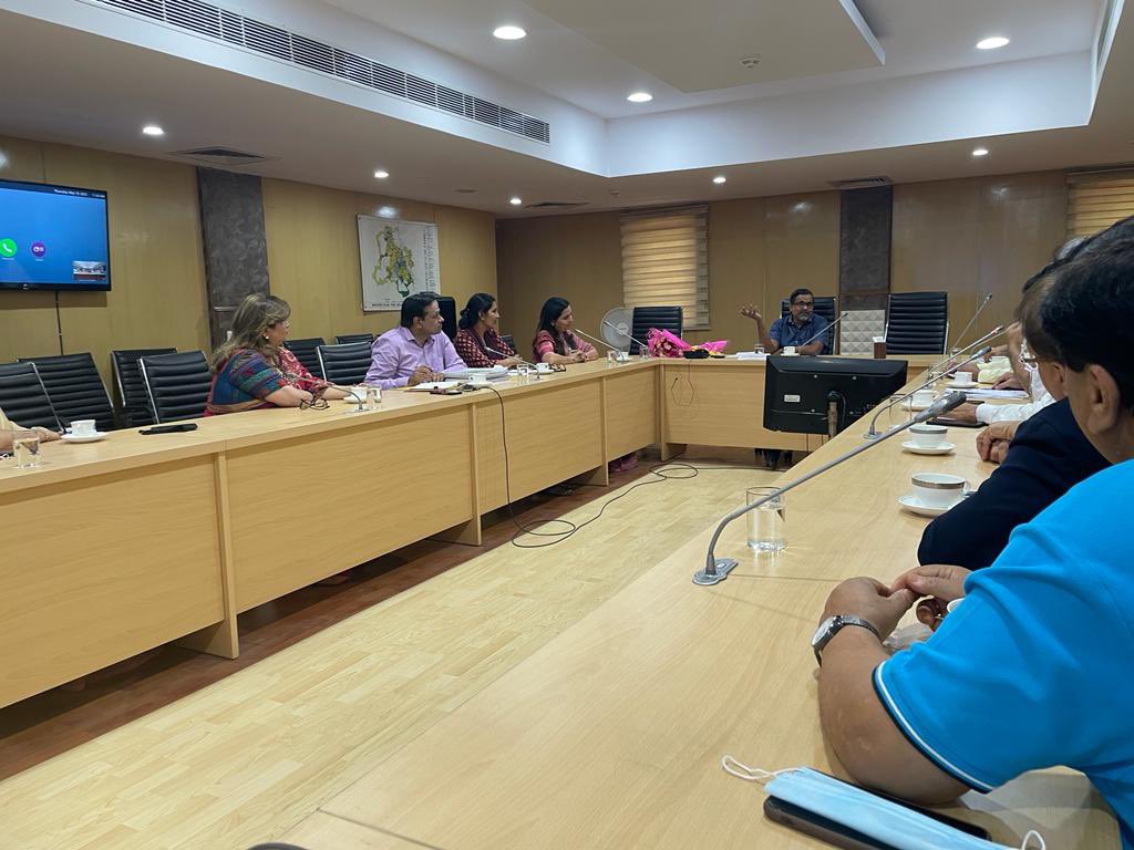 A delegation of Action Committee of Unaided Pvt Schools met Hon’ble Vice Chairperson of Delhi Development Authority Shri Manish Kumar Gupta Ji (IAS) to discuss a range of issues related to #DelhiMasterPlan &amp; #NEP2020.  

Gratitude to Hon’ble VC for his patience hearing &amp; time.