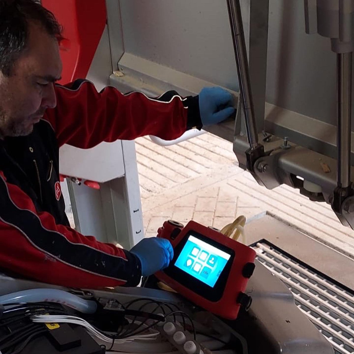 LelyHolsworthy's tweet photo. Our engineers are onsite in North Devon this week completing the commissioning of 3x Lely A5 robots ready for startup and milking next week.
#lely #startup #milkingrobots #lelydevonandcornwall #teamdairy #robotcommissioning #lelyastronaut #engineering #agriculturalengineering https://t.co/2JsFRIZ1iV