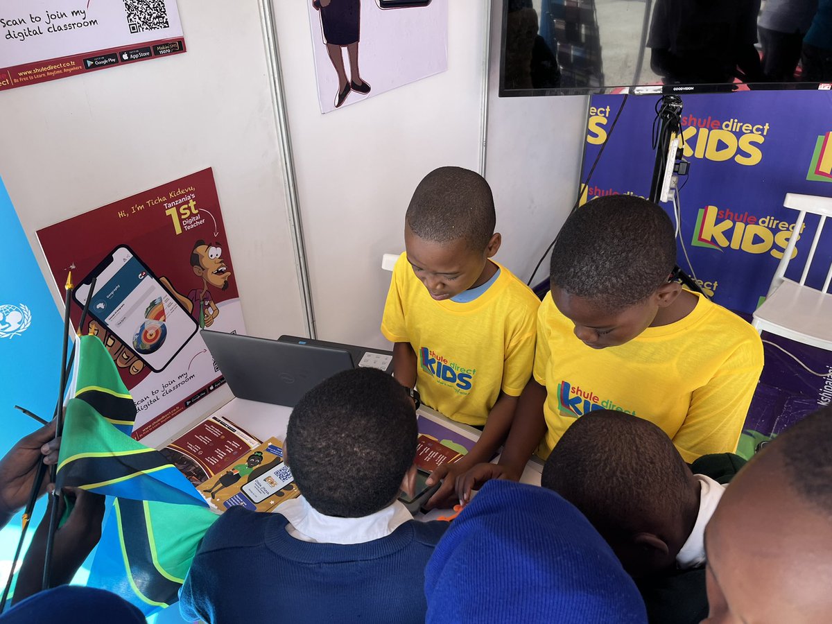 ShuleDirectKids's tweet photo. #ShuleDirectKids wa Shule ya Msingi Uhuru, Dodoma wako tayari kukuonyesha wanavyofaidika na jukwaa la @ShuleDirectKids Ni kwenye Wiki ya Ubunifu #IWTz2022 #Tanzania yanayoendelea uwanja wa Jamhuri, Dodoma. Tupo banda la @UNICEFTanzania #ForEveryChild #ElimuBora #ShuleKiganjani https://t.co/VsYIJ1Y21o
