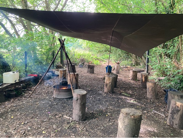BohuntSchool's tweet photo. 🍃🍁 Ready for a great, if slightly damp, day in the outdoor classroom. 🍁 🍃

#EnjoyRespectAchieve #OutdoorClassoom https://t.co/iLm04L7CjT