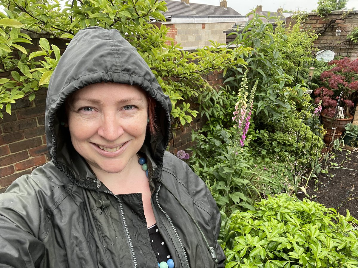 FSmallcorn's tweet photo. From enjoying fish and chips on the #ThamesPath to a #Walkintherain this morning. Still the rain’s good for my garden and the walking is part of the @FocusLLP
#SpringChallenge2022. Find out more ➡️https://t.co/alRIaXKnDO https://t.co/nlV0pRhKIO