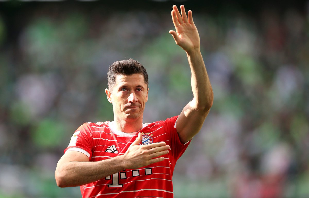ActuFoot_'s tweet photo. 🚨 Robert Lewandowski 🇵🇱 a eu deux contacts directs avec Xavi. L'idée est de partir pour un contrat jusqu’en 2025.

Il n’y a pas de discussions avec un autre club car le Polonais fait du Barça sa priorité.

(@FabrizioRomano) https://t.co/E2DwOccj5m