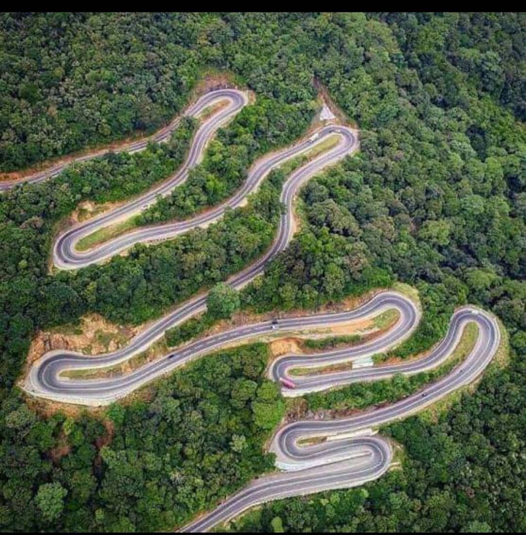 PROSSYWAGENMKUG's tweet photo. Beautiful Kisoro hills roads.
Kisoro Road is one of the most amazing meandering roads we have in Uganda, it is 75k to Kisoro town.
#MissionAtHeartUganda🇺🇬 https://t.co/ZGOtdHKt8G