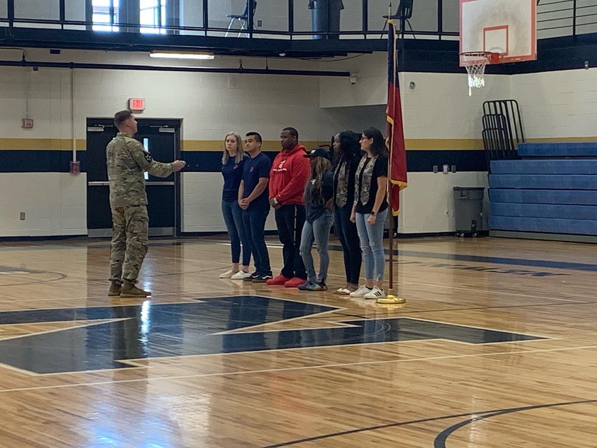 newnanhshistory's tweet photo. Yesterday morning NHS hosted “Military Enlistment Day” to celebrate students who plan to enlist in the United States military. Thank you to these young men and women who plan to serve our great nation! https://t.co/ssUVr9Akrg