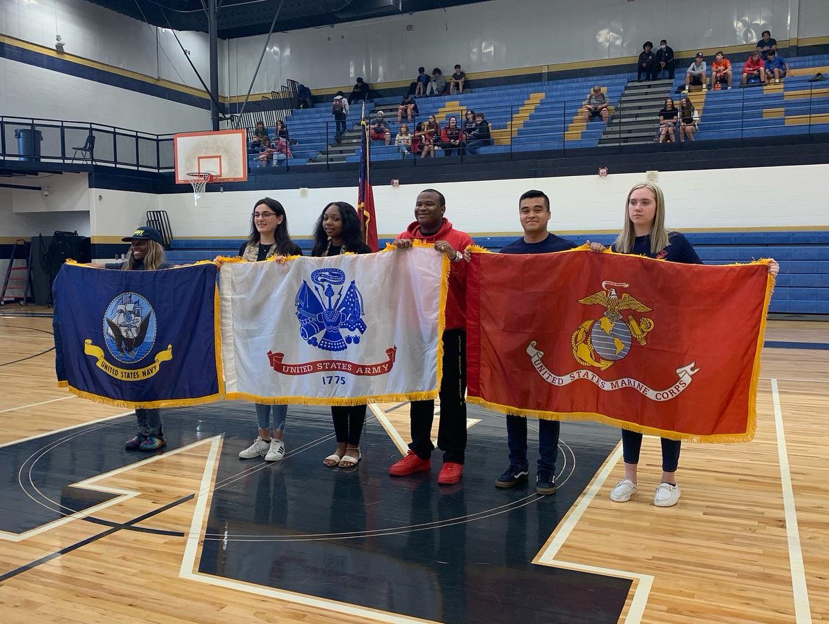 newnanhshistory's tweet photo. Yesterday morning NHS hosted “Military Enlistment Day” to celebrate students who plan to enlist in the United States military. Thank you to these young men and women who plan to serve our great nation! https://t.co/ssUVr9Akrg