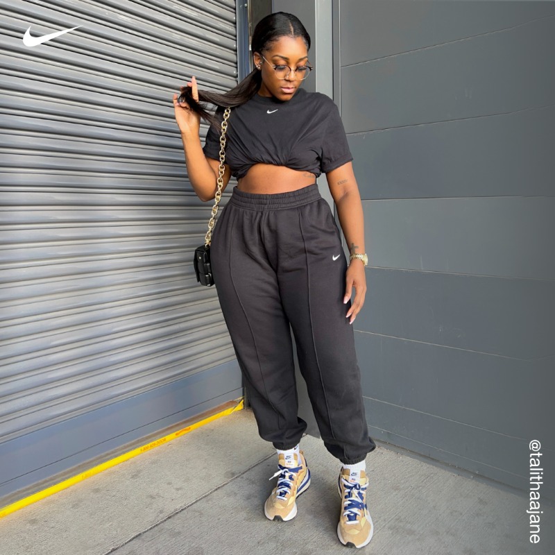 Nike's tweet photo. Collection Fleece is all about dialing in your summer fits so you look as good as you feel—all season long.
