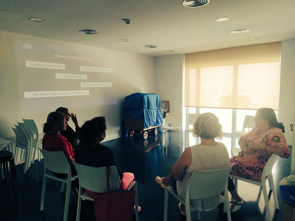 ProjecteFILS's tweet photo. Avui en el Grup de Dones del @ProjecteFILS que realitzem conjuntament amb els Projectes Aferra't i Trobem-nos de la @fundacioires hem parlat de les Relacions Afectives i de parella. #FeminismesQueAvancen https://t.co/tZudle3OXt