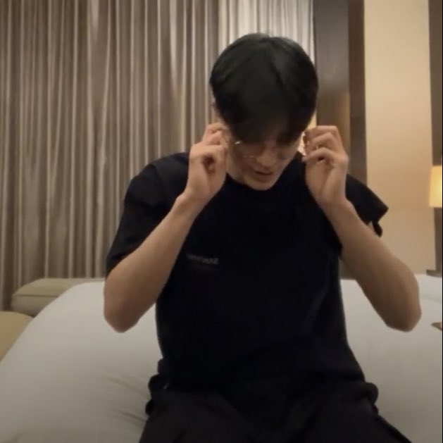 mabearfullsun's tweet photo. ขอโทษนะคะ แต่ว่าจะหล่อไปไหนล่ะ https://t.co/ZkYWkH9fKG