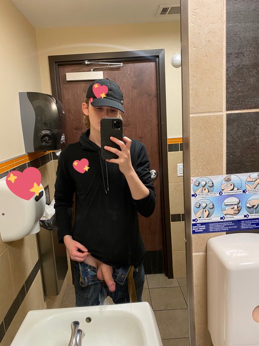 bored at work, even though it&rsquo;s busy as fuck. https://t.co/Fspk8hkg2t