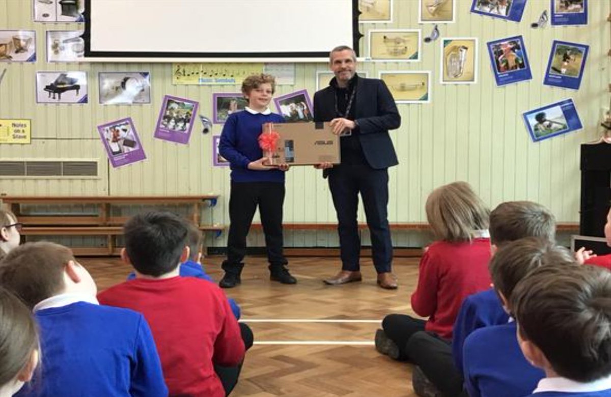 Agents_Giving's tweet photo. A fantastic achievement @stephenbrown54
for the #ComputerForSchools campaign donating over 1030 laptops/tablets in schools & raising £108,749 supported by @Agents_Giving. Lets get to £200k. Read more here to support and get all children connected https://t.co/jPGgglR9tE https://t.co/VJrBz1Y206