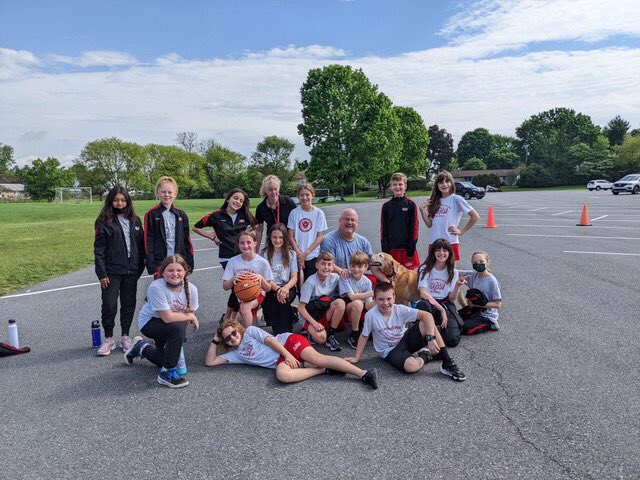stmschoolatown's tweet image. #STMfun Another great day with Father Pendzick playing basketball with our 5th grade students from Ms Klotz’s class. An extra special treat was to have Father P’s dog Dusty Rose joining in the fun! #theSTMdifference #STMspirit ❤️🖤🏀🐕