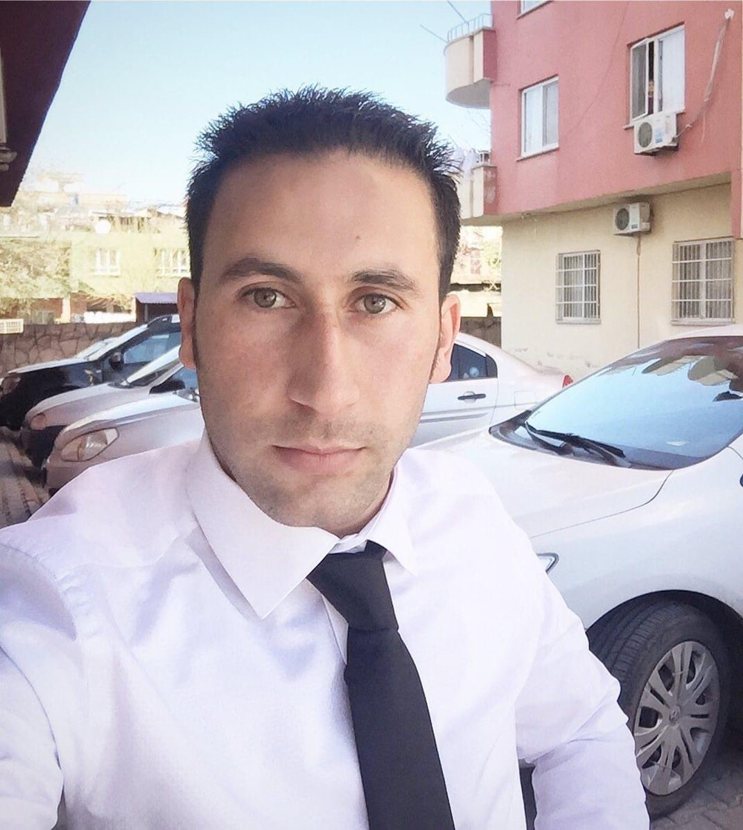 atesates63's tweet photo. Yaşanan hiç bir güzellik,yerinde durmuyordu…Gün geliyor,o anları büyük bir hasretle anıyor ve yüzünde sadece hafif bir tebessümle gömüyorsun en derinlere, sessiz ve gizlice…. https://t.co/urcUvTw8Hn