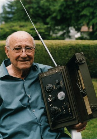 HistoricaCanada's tweet photo. It's Canadian Innovation Week! Donald Lewes Hings was the originator of more than 55 patents in Canada and the United States, but is perhaps best known for his invention of the “walkie-talkie.” #CIW22 #InnovateToExcel https://t.co/mC5Ad6gggj https://t.co/4HKd4OBlLx