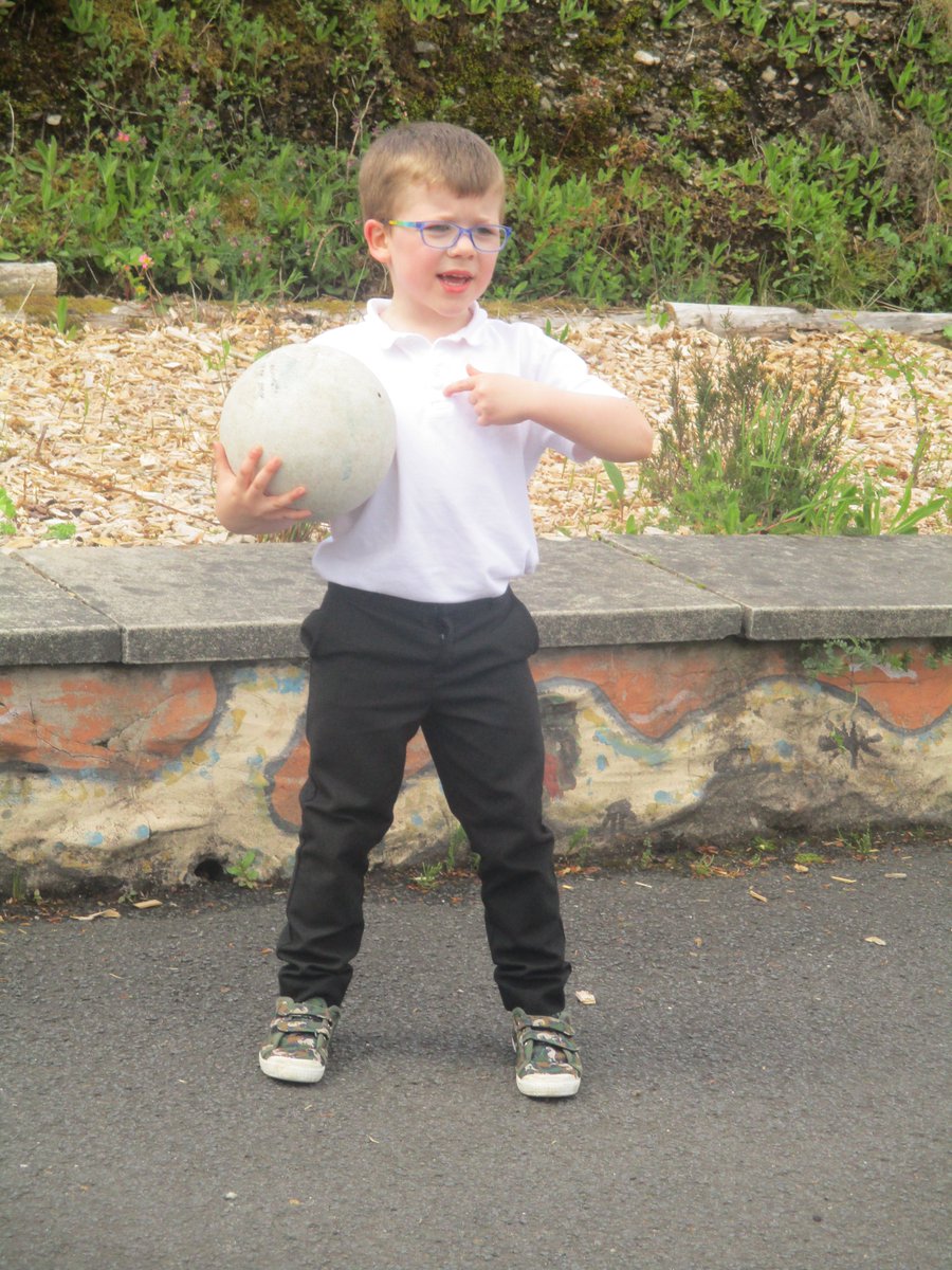 StrachurP's tweet photo. P1s outdoor this afternoon .... football stars .... travelling to California and making stock for the icepole shopπ#strachur #outdoorplay #creativity #imagination #strachurprimary #argyllandbute #abc_OCTF #abcey #strachurprimary https://t.co/WTT9BRwqcj