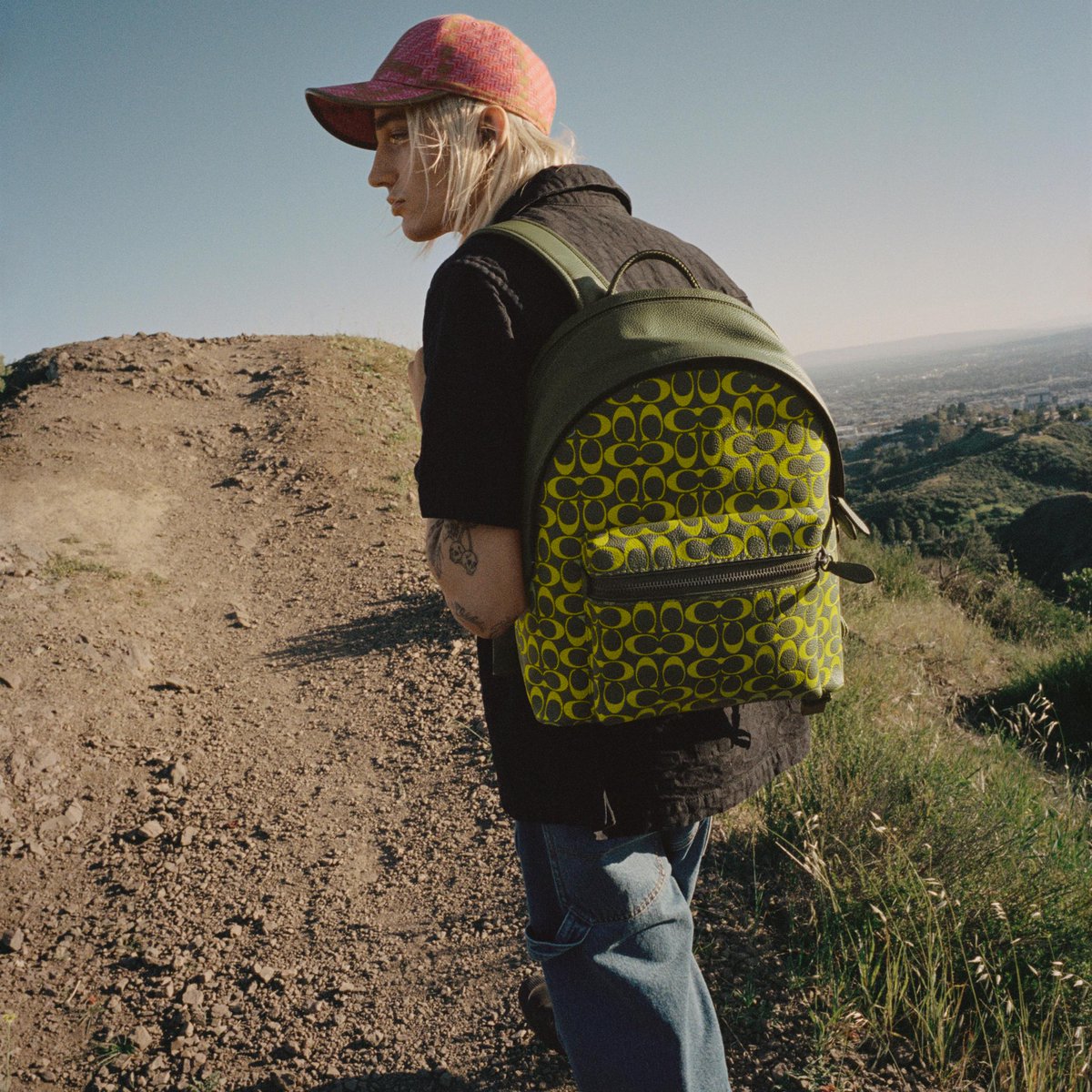 Coach's tweet photo. Love a good vista. And a bag that holds everything but the view. #CoachSignature https://t.co/lgKApHMqfL #CoachNY https://t.co/gxJJsGu3gC