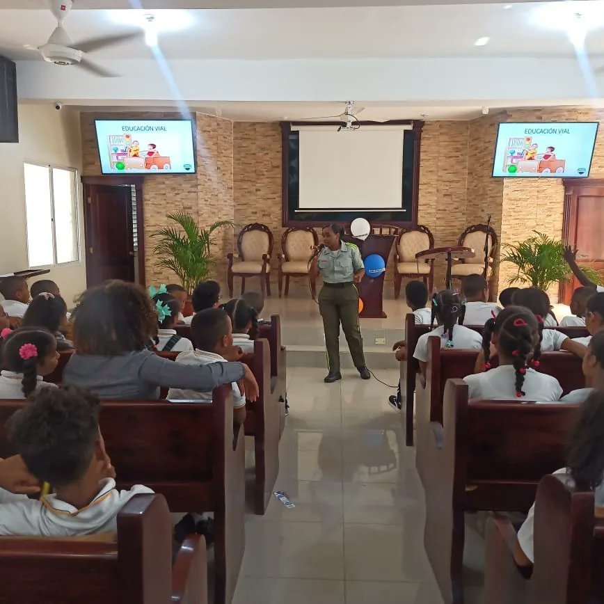 digesettrd_'s tweet photo. Niños de centros educativos reciben capacitación vial.

Por instrucciones de nuestro director, general de brigada Ramón A. Guzmán Peralta, PN., personal de nuestra escuela de tránsito, compartieron con niños de los colegios Adventista las Américas y Paraiso https://t.co/S4F0T0wr4V