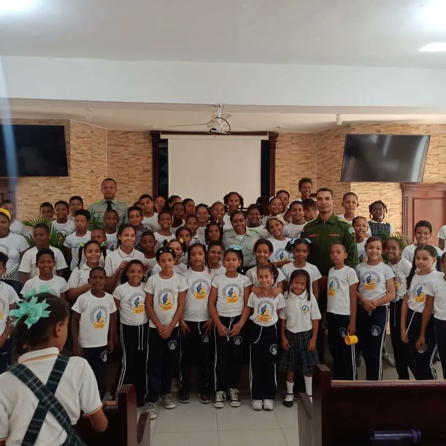 digesettrd_'s tweet photo. Niños de centros educativos reciben capacitación vial.

Por instrucciones de nuestro director, general de brigada Ramón A. Guzmán Peralta, PN., personal de nuestra escuela de tránsito, compartieron con niños de los colegios Adventista las Américas y Paraiso https://t.co/S4F0T0wr4V
