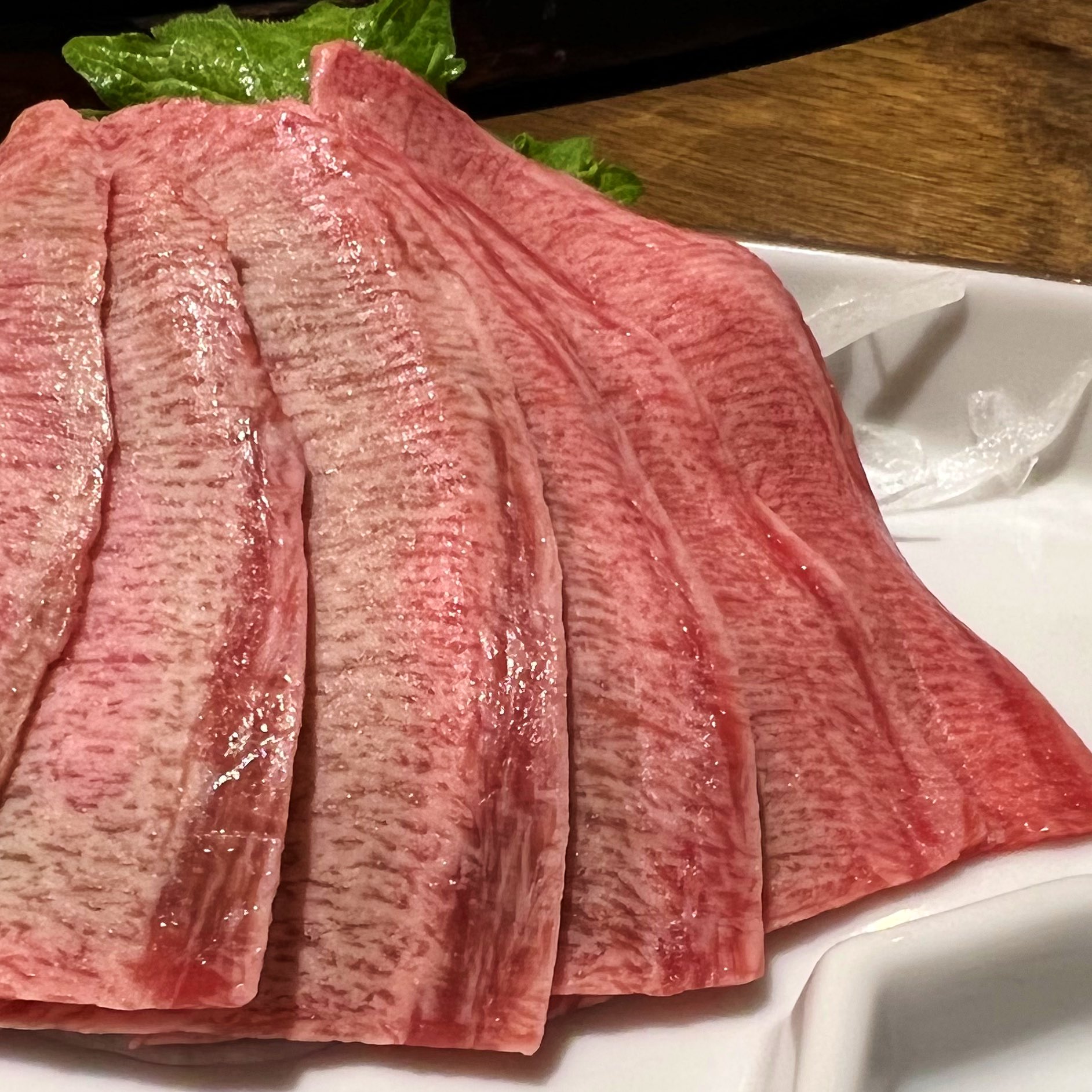安住 啓太郎 本当は 焼肉ランチにしたかったのだけど 時間が取れず 肉まんで我慢 でもやっぱり お肉が食べたくなっちゃって 来ちゃいました 独り肉 写真は タンとろ刺し ハタガヤ牛タンテール T Co Seejenkpzo Twitter