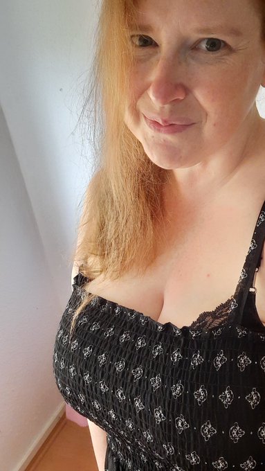 Nach &uuml;ber 6 jahren mal wieder ein Kleid gekauft 😍🥰 https://t.co/4KudSP1JFo<a href="/tag/curvy"class="tags"><span>#curvy</span></a><a href="/tag/fatass"class="tags"><span>#fatass</span></a><a href="/tag/mollig"class="tags"><span>#mollig</span></a><a href="/tag/onlyfansbabe"class="tags"><span>#onlyfansbabe</span></a>