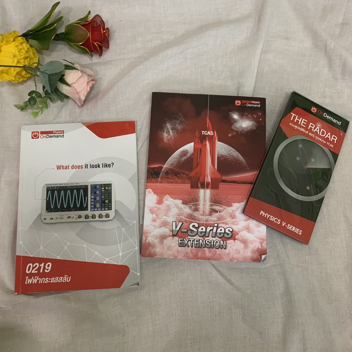 ppeeaare1's tweet photo. V-series EXTENSION (OnDemand)
สภาพ 85%
< Price : 400฿ > ค่าส่ง 50฿
จดเนื้อหาครบทุกเล่ม
!!แถมเล่มกระแสสลับ(จดครบ) + เล่มแบบฝึกหัด(ยังไม่ได้ทำ) + ��ผ่นสรุปสูตร!!

 #dek66 #dek67 #ส่งต่อหนังสือ #ส่งต่อหนังสือเตรียมสอบ #ส่งต่อหนังสือเตรียมสอบมือสอง #ส่งต่อหนังสือสภาพดี #หนังสือฟิสิกส์ https://t.co/yWUqtKRRf3