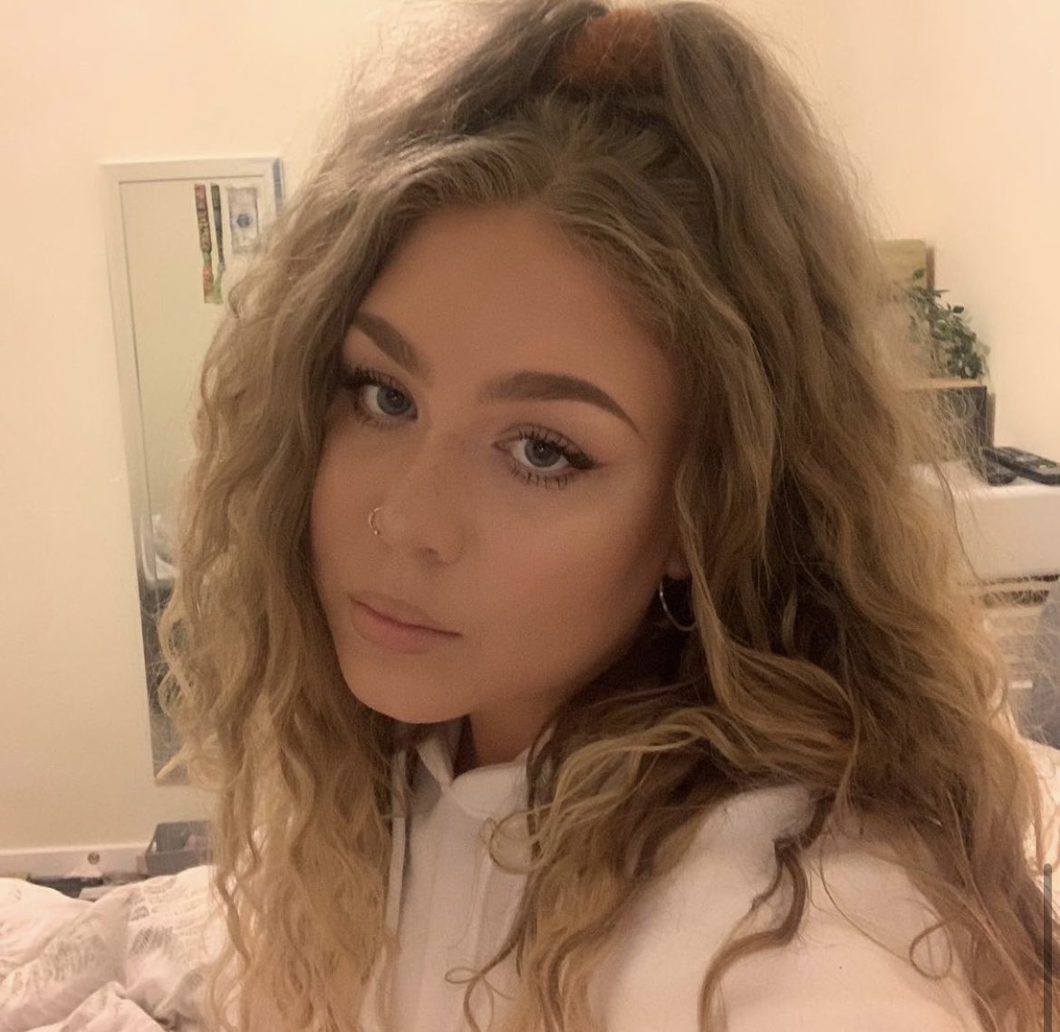 AliGoddesss's tweet photo. I may look all cute, sweet and innocent but I will ruin your life, I have the power to make grown men drop to their knees and give everything to me, obey every single command, I love it 😇

- findom femdom finD findomUK feet foot fetish ass worship finsub domme goddess paypig - https://t.co/FFRuSvkYl4