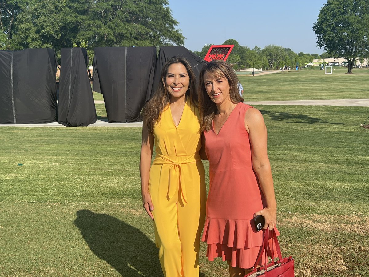 MyraRuizNews's tweet photo. Greenville is about to unveil a “secret” sculpture. Here with my longtime colleague, the fabulous Beth Brotherton! @foxcarolinanews #unityparkgvl https://t.co/53ZL5Fen2g