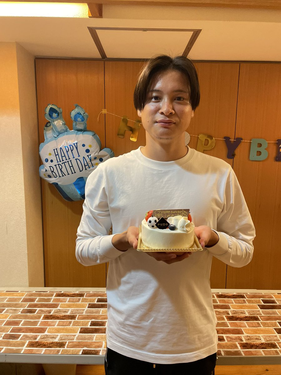 24歳になりました。
はやく怪我治して、ピッチに立てるように頑張ります🔥
お祝いの言葉ありがとうございます😊

#顔が太りました
#アンパンマン