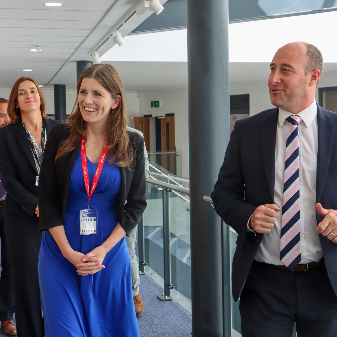 ExeterCollege's tweet photo. π« We were delighted to welcome Minister of State for Higher and Further Education, @michelledonelan, to our sector-leading @SouthWest_IoT Digital and Data Centre today.
#ExeCollProud https://t.co/bZk9kRB9no