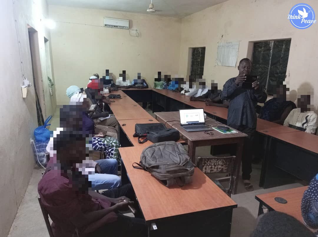 Thinkpeacesahel's tweet photo. Heureuse d’avoir formé avec @CellRadG5Sahel 96 personnes y compris des ex-combattants, ex-détenus , jeunes et femmes de #Koro, #Bankass &amp; #Menaka sur le leadership &amp; le plaidoyer dans le cadre du projet #JRAJAC financé par @theGCERF.
#EndViolentExtremism #Buildingpeace https://t.co/8oFi5Ck52o
