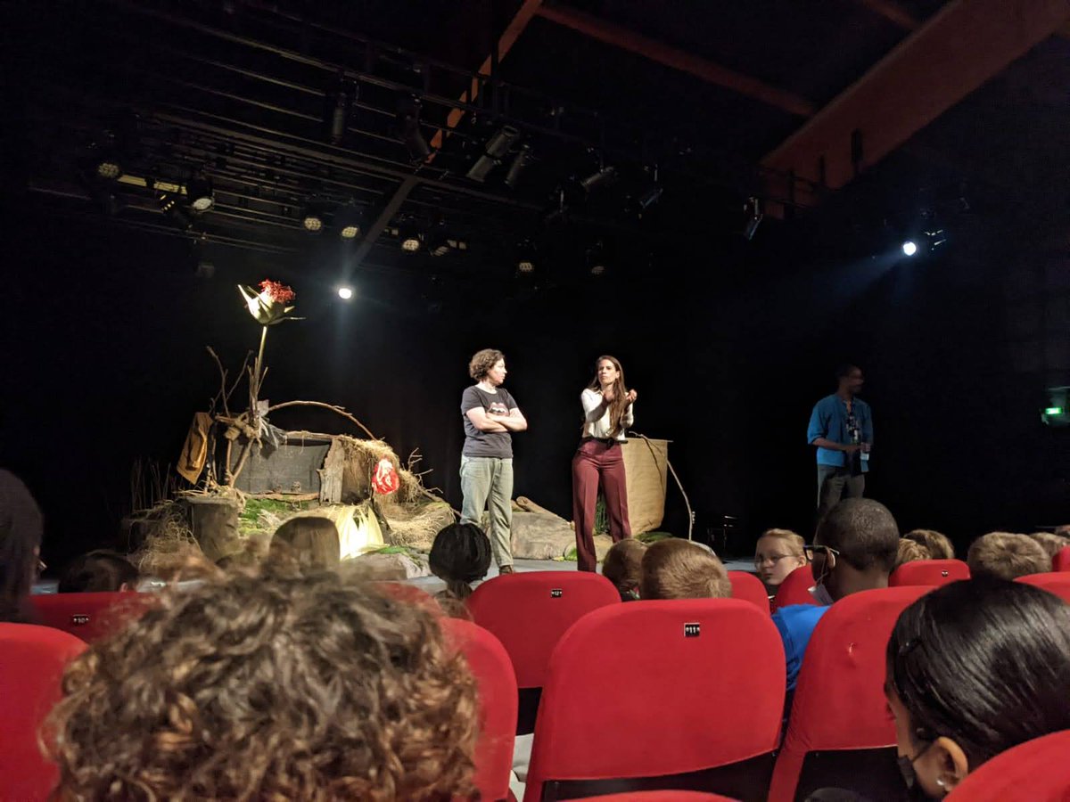 HavezMedias's tweet photo. Un spectacle bien apprécié des élèves de 5ème qui ont pu se rendre à la Manekine mardi 10 mai avec leurs professeurs découvrir "Je m'appelle  Alice ou la parole des petites filles" . Des réflexions sur l'égalité filles garçons et un bel échange avec les comédiens ! #égalité https://t.co/AC1Wa19MrH