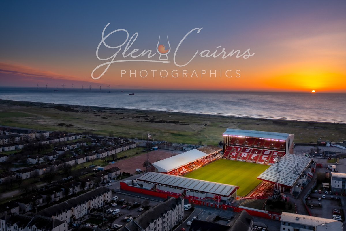 GlenCairnsVideo's tweet photo. π BUY 2 PRINTS & GET 1 FREE when you enter 'FATHERSDAY22' in store today!
π¨ Fathers Day is only a month away, So get him the perfect gift that will sit perfectly in his summer house π #FathersDay #StadiumPics
π: https://t.co/kafLa5W161 https://t.co/vCLLB0hAtB