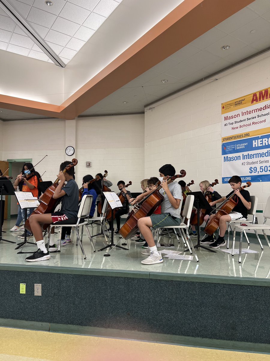 Special thx to Yadavi who organized a few of her 🎻 friends to play (most of whom don’t even have our class right now.) A “few” friends quickly turned into 40! Thankful for their enthusiasm to share their love for orchestra!! @MsLanaOrch #MIStrong #MasonMoment (video coming)