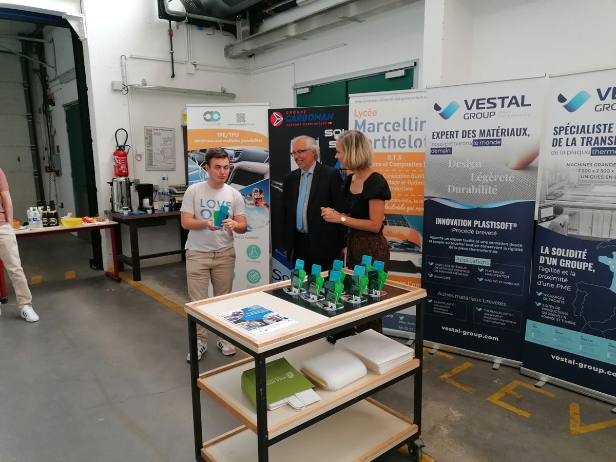lyceebazin's tweet photo. Dernier jour, nos 2 candidats ont fini leur épreuve👏 pour le #concoursgénéral. Donc journée sportive pour découvrir des sports nautiques⛵, soirée bowling pour les 9 candidats et remise de prix pour la participation en attendant (peut-être) La Sorbonne le 7 juillet.... https://t.co/yIpmNXvR9Z