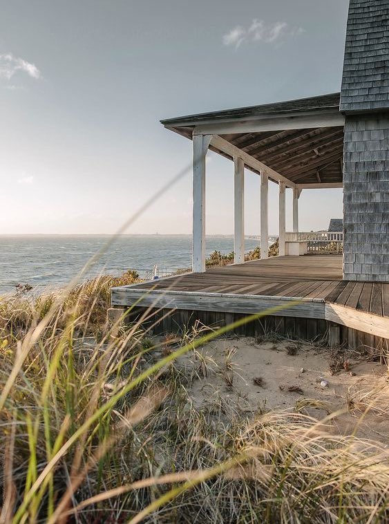 liviuuh's tweet photo. beach house. https://t.co/YXPe2xtmYF