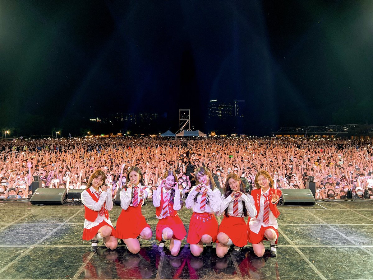 IVEYUJlN's tweet photo. Thank you for such an amazing experience on a special night that was lit up by the huge lights as the darkness struck lit up by the sweet elegance of the Cupids. The irresistible euphoria became the main focus of the proud, the enthusiasm that was so overflowing. https://t.co/1wcgdoIiH4