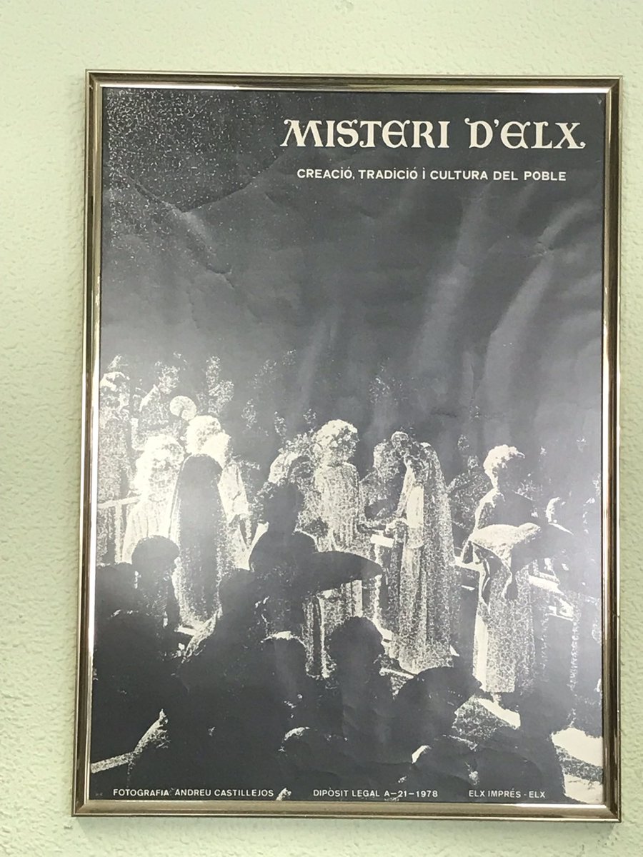 bio_andreufurio's tweet photo. Aquesta fotografía la vaig fer jo, sobre el Misteri D’Elx, colocada en el cor de @IesAssumpcio, @tallerhistoria2 #gentdelx https://t.co/NFrUrODrwy