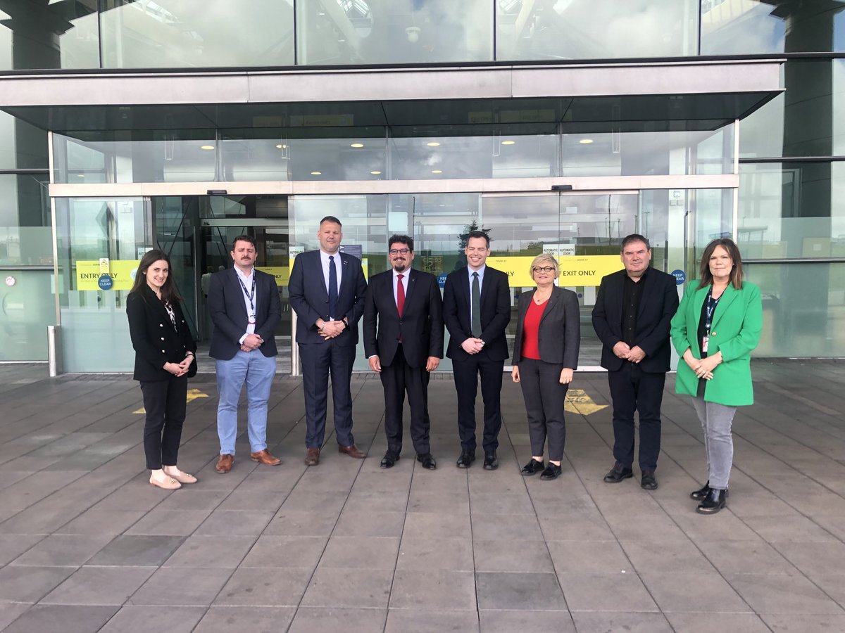 troadecchristi1's tweet photo. A l’aéroport de Cork, en compagnie de ses dirigeants, pour envisager des nouvelles liaisons avec la Bretagne. Des contacts exploratoires encourageants pour nos deux nations, la Bretagne et l’Irlande, pour développer les échanges en tous genres. https://t.co/xtYuoes9O6