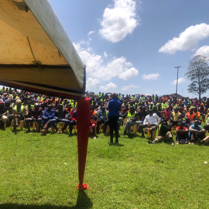 KenyaPower's tweet photo. Seen here, is our Regional Customer Experience Officer, Hellen Cherono Mogire engaging the riders in a forum that brought about over 1,000 bodaboda riders in Kisii town.
#KenyaPowerAtWork https://t.co/LjzJ8X0SCn