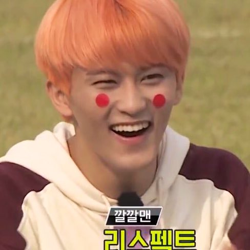 Ieemarkees's tweet photo. mark lee in nct world vs. city high field day https://t.co/9ALay1aUcT