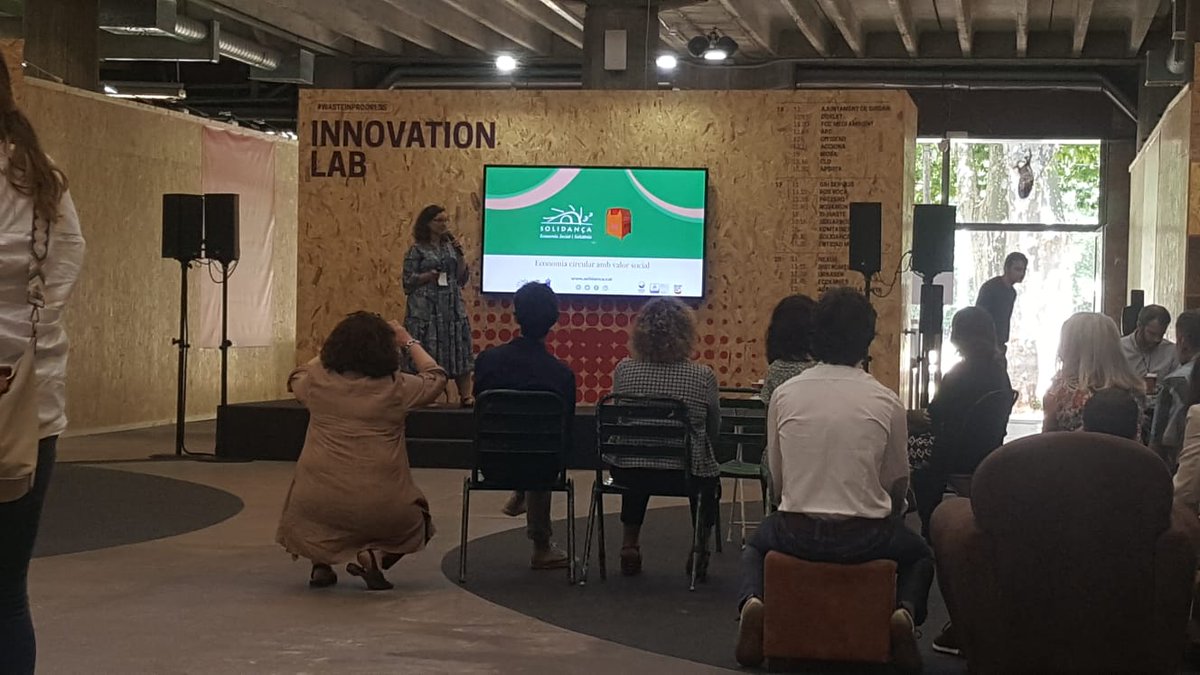 Solidanca's tweet photo. Ara mateix al @wasteinprogress 
a l'espai #Innovationlab 
@lanativi explica com portem a terme el nostre model de gestió de residus amb valor #social amb:
✅️@robaamiga 
✅️Recollida i gestió de voluminosos a @matarocat @ccgirones @santjustcat @AjTorrelles 
✅️ PxR de #RAEE https://t.co/V24Q9TAZan