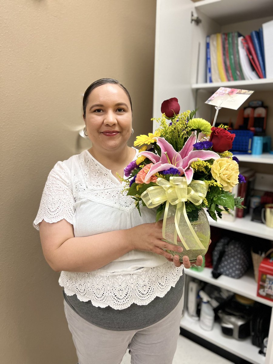 JHolder_LCES's tweet photo. Celebrating a phenomenal individual full of knowledge, patience, and the purest of hearts. ❤️ As a colleague and a parent thank you for all that you do, Ms. Holguin! 🗣#SLPsROCK #JaguarsROCK #BolderBraverBetter https://t.co/E0pxd4gbq9