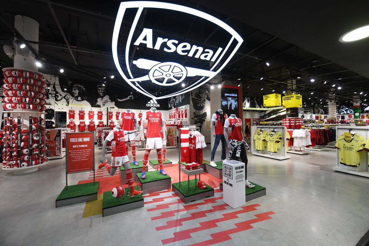 Arsenal's tweet photo. 😍 The Armoury... 

Fully loaded with our brand new 22/23 home kit 🔥 https://t.co/J4Dz9r9BGO