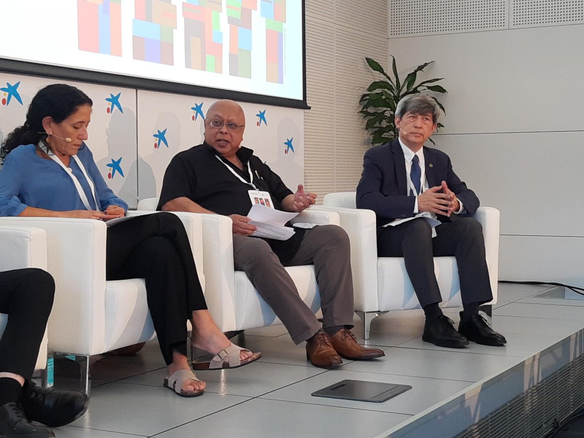 eduint's tweet photo. 🗨️Authoritarian regimes threaten academic freedom. Neoliberal policies also pressure higher education towards conformity. 
The emphasis is on enrolling as many students as possible and offering 'marketable' programmes and modules. 
Zaharom Nain, @gerak_akademik https://t.co/Yf975SVqWZ