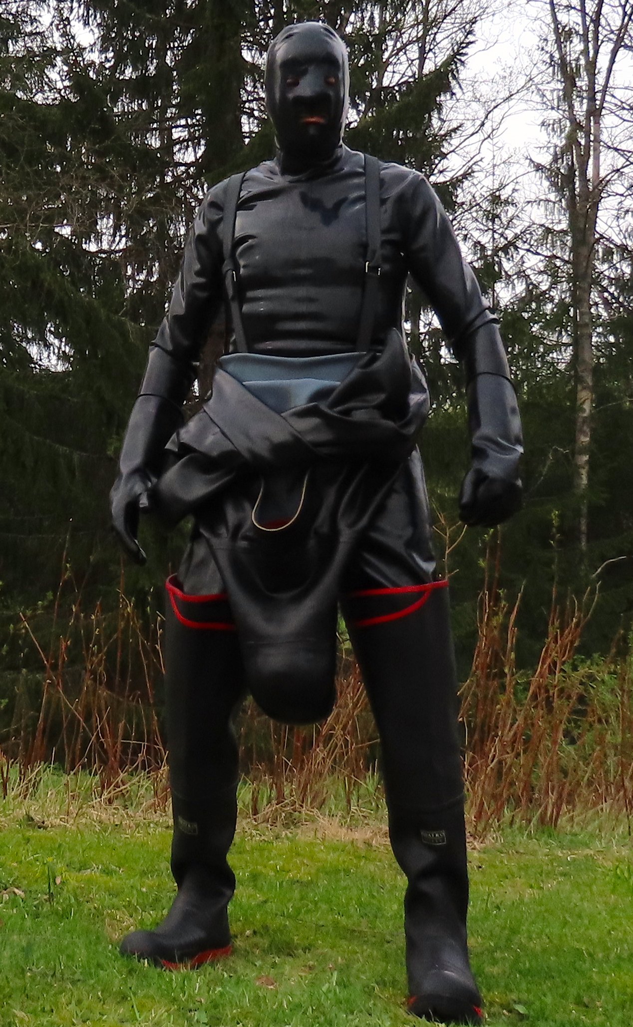 Durven Inconsistent Diplomaat camo78fs on Twitter: "Heavy rubber drysuit and latexsuit under it...feeling  is nice,slippery and rubberized. https://t.co/w130wIvIzu" / Twitter