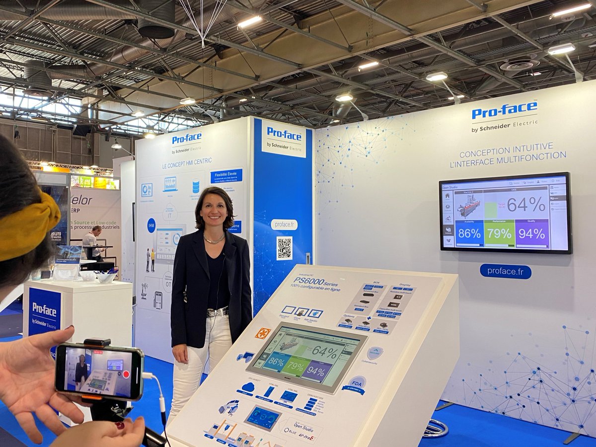 Proface_France's tweet photo. Jour 3 - @Salon_GI 

En plein tournage avec notre directrice Helene Ravoire pour présenter les nouveautés Pro-face. 🎥

Bientôt la vidéo !

#GiParis22 #salonindustriel #innovation #industrie4 #industriedufutur https://t.co/xMIbWg54Ei
