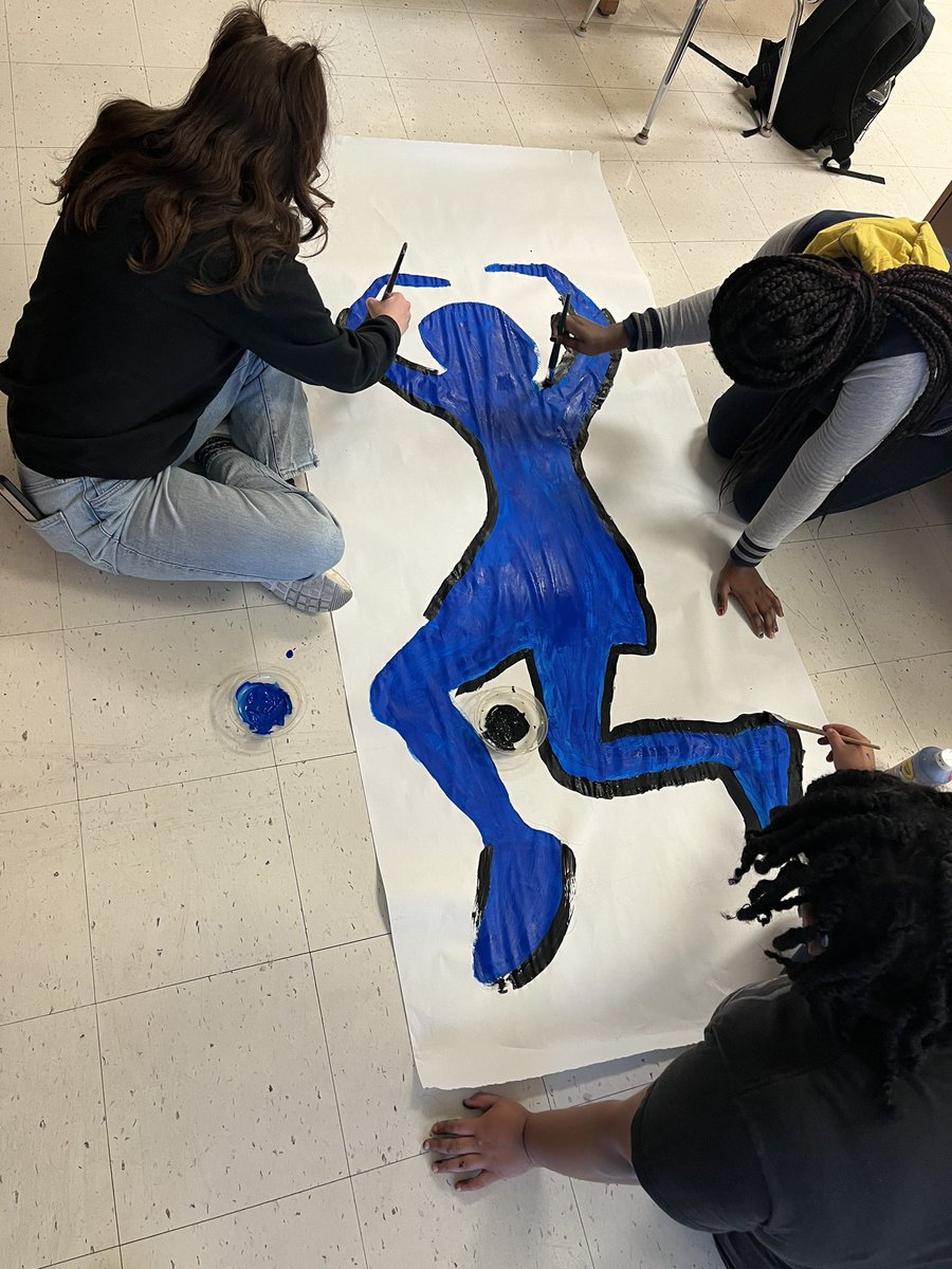 HBolensArtClass's tweet photo. Last meeting with #LSHSartclub was lots of fun!With a lil collaboration and paint we were able to create Keith Haring inspired art using our own bodies! Thank you for a great year! #ArtMATTERS https://t.co/PZkfcZCVnY