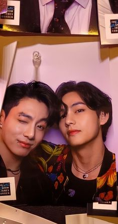 asfanfis's tweet photo. Crazy and Rock - Taekook
#FANFIversário

👤 Vocês tem quinze minutos para subir no palco! A casa tá cheia, então vamos arrasar hoje!

A banda gritou eufórica e logo o baterista e baixista saíram da sala, restando apenas Taehyung, o vocalista e Jungkook, o guitarrista. https://t.co/tBLwUztOh4