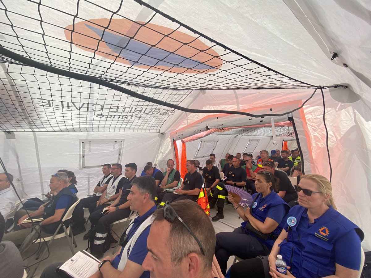 Prefet13's tweet photo. [#EXERCICE #DOMINO22]

#Endirect 

#domino22, c’est terminé ! 🇫🇷🇧🇪🇦🇹🇪🇸🇩🇪

Après 4️⃣jours d’exercice, tous les joueurs sont réunis pour le retour d’expérience à #Martigues. 

@Prefet13 remercie tous les services mobilisés. https://t.co/0uhuGtOIad